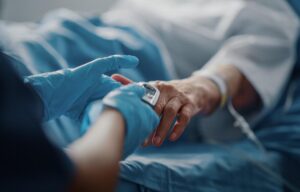 Nằm mơ thấy nằm viện là điềm gì? Tốt hay Xấu - Đánh con gì?